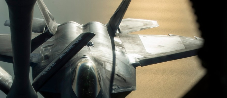 Stany Zjednoczone rozmieszczą w Europie nowoczesne myśliwce F-22 Raptor - poinformowały amerykańskie Siły Powietrzne. Waszyngton chce w ten sposób wesprzeć sojuszników z Europy Wschodniej, którzy obawiają się agresji ze strony Rosji.