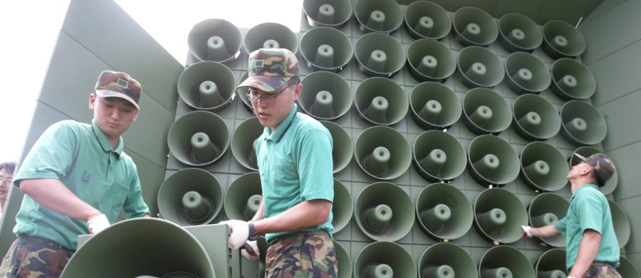 Korea Południowa wyłączyła głośniki, z których nadawała  propagandowe informacje na granicy z Koreą Północną. To efekt porozumienia w sprawie złagodzenia ostatniego kryzysu między państwami koreańskimi.