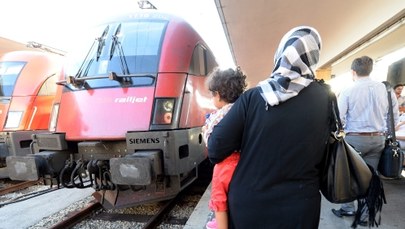 Setki imigrantów przybyły na dworzec w Wiedniu 