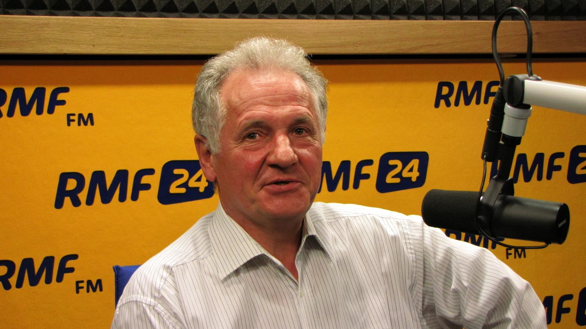 „Obchody rocznicy powstania „Solidarności” to obiekt zabiegów, kto tam będzie, kto będzie przemawiał, kto komu przyłoży. To zniechęca” – mówi w Kontrwywiadzie RMF FM jeden z przywódców legalnej i podziemnej „Solidarności” - Zbigniew Bujak. Zdaniem gościa Kontrwywiadu „każda siła polityczna, która ma możliwości wykorzystywania legendy idei „Solidarności”, to robi”. Bujak mówi, że współczesna polityka polega na tym, że „bierze się wartości, legendę i jeżeli tylko można zużyć ją do zdobycia lub utrzymania władzy, to się to robi”. „Ja i inni ludzie „Solidarności” z tamtego czasu nie jesteśmy zdolni do takiego wykorzystywania "Solidarności", ale widać, że inni nie mają takich oporów. Ale to oni mają władze, a nie my” – mówi gość Konrada Piaseckiego. Pytany o opinie, że „Solidarność” pod rękę z PiS-em zawładnęła legendą, odpowiada: „Z przykrością, ale godzę się z tym faktem”. „Jest we współczesnym państwie miejsce dla związku zawodowego, który ma nowoczesne metody działania. W „Solidarności” tego myślenia nie widzę” – dodaje gość RMF FM. „Żeby odrodziła się w swojej nowatorskiej sile, potrzebna jest pokoleniowa zmiana” – uważa Bujak.