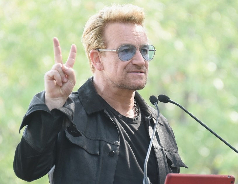​Wokalista i frontman grupy U2 Bono jest obecnie najbogatszą gwiazdą muzyki pop. W pomnażaniu majątku pomogły mu inwestycje w znany portal społecznościowy.
