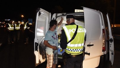 Austria: ​Policja zatrzymała ciężarówkę z uchodźcami. Drzwi były zaspawane