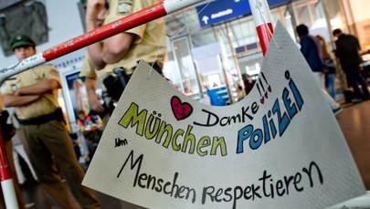 Szef MSW Bawarii krytykuje Merkel za wpuszczenie uchodźców z Węgier