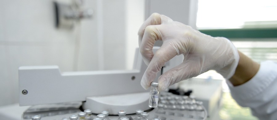 Dotychczasowe normy dopuszczalnego stężenia szkodliwych substancji chemicznych w żywności, wodzie pitnej, powietrzu i materiałach budowlanych powinny trafić do kosza - alarmują francuscy naukowcy. Według badaczy nie biorą one pod uwagę trujących mieszanek związków chemicznych. 