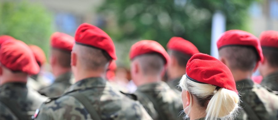 Rezerwiści uważają, że Narodowe Siły Rezerwowe powinny zostać przekształcone w formację wzorowaną na amerykańskiej Gwardii Narodowej. Takie są wyniki badań Wojskowego Biura Badań Społecznych - pisze „Rzeczpospolita”.