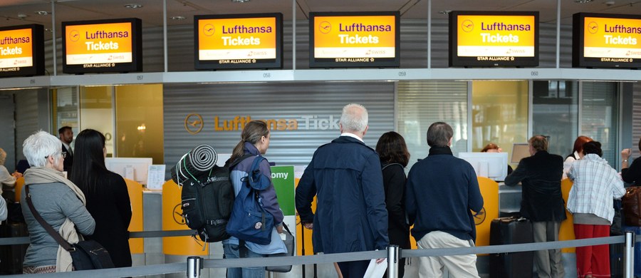 Około 1000 lotów na krótkich i średnich trasach zostało odwołanych w drugim dniu strajku pilotów niemieckich linii lotniczych Lufthansa. Oznacza to kłopoty dla 140 tysięcy pasażerów. Piloci grożą zaostrzeniem protestu.