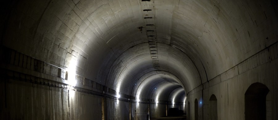 Kolejne sensacyjne odkrycie na Dolnym Śląsku. Starostwo powiatowe w Wałbrzychu otrzymało trzy zgłoszenia dotyczące odkrycia tunelu kolejowego wraz z kompleksem podziemnych korytarzy z okresu II wojny światowej. 
