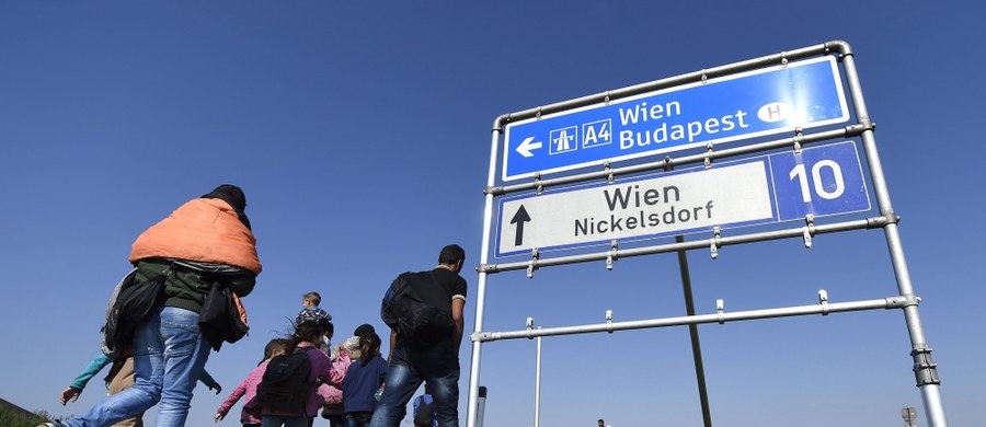 Austriackie koleje OeBB poinformowały, że muszą tymczasowo wstrzymać komunikację kolejową z Węgrami. Powodem jest ogromne przeciążenie pociągów z migrantami przyjeżdżających z tego kraju. 
