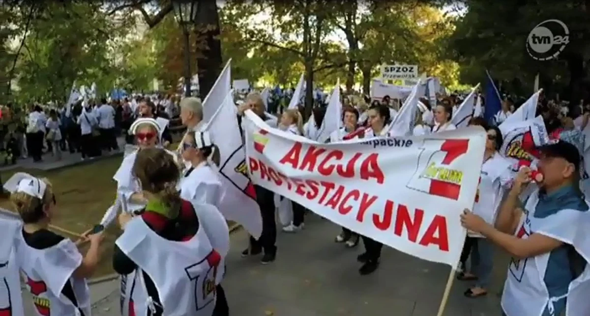 Kompromis nie rodzi się na ulicy - mówił minister zdrowia Marian Zembala do protestujących przed Kancelarią Premiera pielęgniarek. Zapowiedział, że zaproponuje im rozwiązanie, które jest "rozważnym kompromisem, jak w porządnej rodzinie"