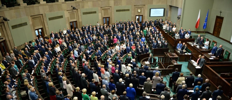 Sejm odrzucił obywatelski projekt ustawy, który wprowadzić miał bezwzględny zakaz przerywania ciąży. Projekt zgłosiła Fundacja Pro - prawo do życia. Odrzucenia projektu chciały m.in. PO i SLD.