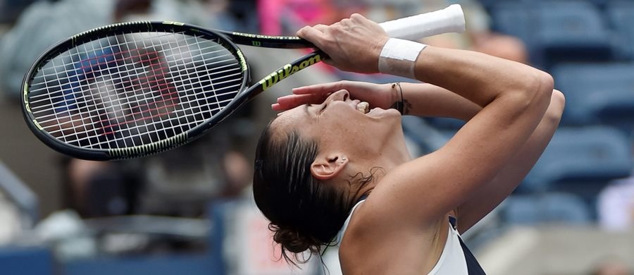 Włoszka Flavia Pennetta jako pierwsza awansowała do finału wielkoszlemowego turnieju US Open w Nowym Jorku. 33-letnia tenisistka niespodziewanie gładko pokonała rozstawioną z numerem drugim Rumunkę Simonę Halep 6:1, 6:3. To jej największy sukces w karierze.