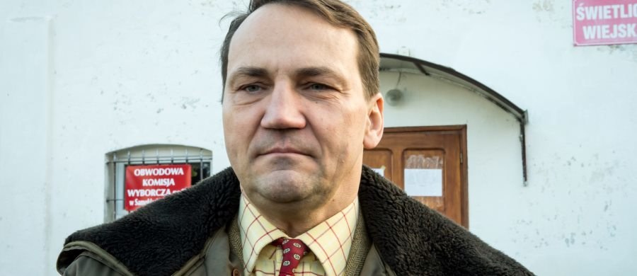 Radosław Sikorski - niegdyś szef polskiej dyplomacji, a później marszałek Sejmu - na zaproszenie prezydenta Ukrainy Petra Poroszenki został członkiem międzynarodowej rady konsultacyjnej ds. reform w tym kraju. "Jest to oczywiście funkcja honorowa, niezwiązana z jakimś wynagrodzeniem" - podkreślił polityk.  