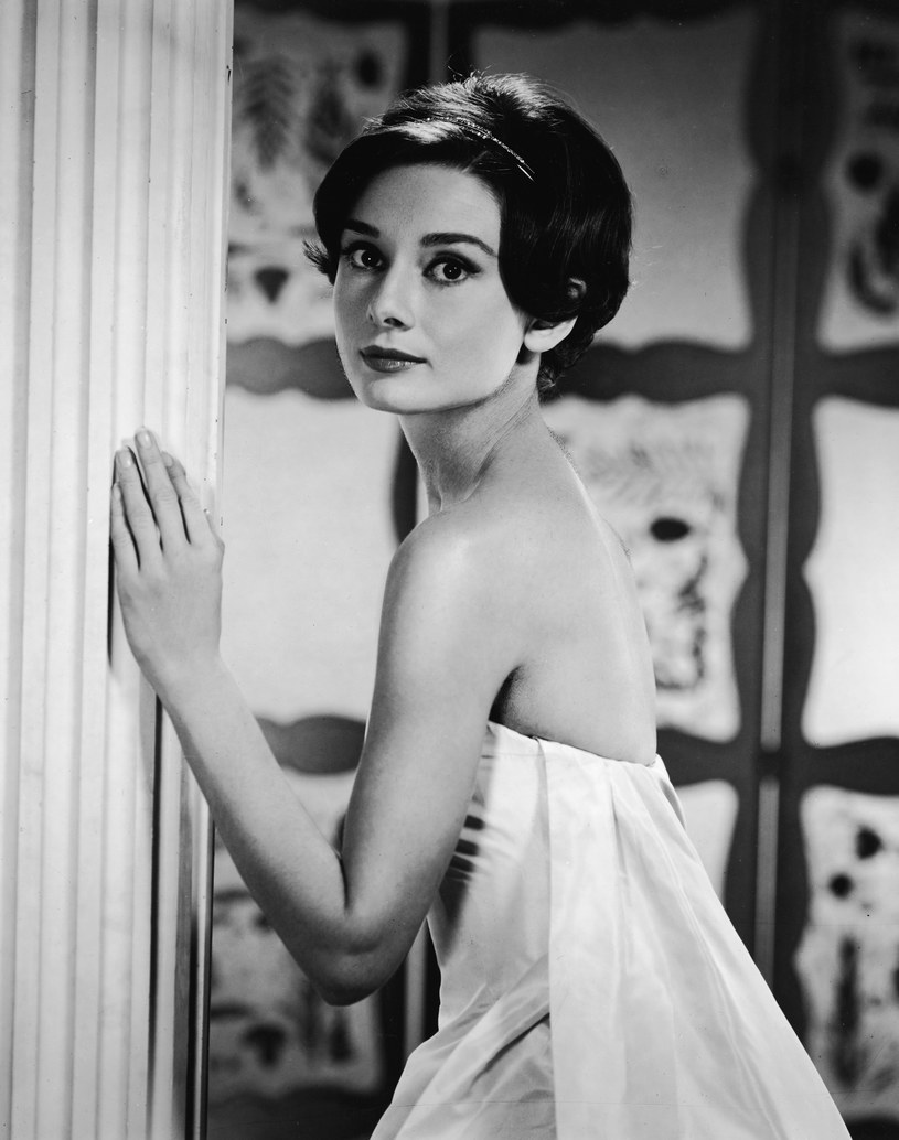 Wcale nie marzyła o aktorstwie. Chciała być baletnicą, primabaleriną. Los zdecydował inaczej. Do dziś Audrey Hepburn uważana jest za ikonę stylu, symbol dobra i jedną z najpiękniejszych aktorek w historii.