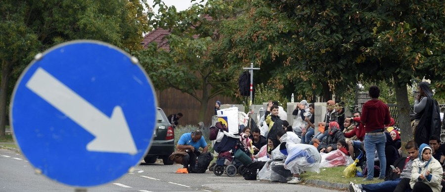 Nie Polska, ale Czechy i Słowacja zajęły twarde stanowisko i pierwsze powiedziały „nie” obowiązkowemu podziałowi uchodźców – ustaliła nasza dziennikarka Katarzyna Szymańska-Borginion w Brukseli. Dopiero w ostatniej fazie dołączyły do nich Polska i Węgry. W efekcie te cztery kraje zablokowały wspólne stanowisko Unii Europejskiej w sprawie podziału 120 tys. uchodźców. 