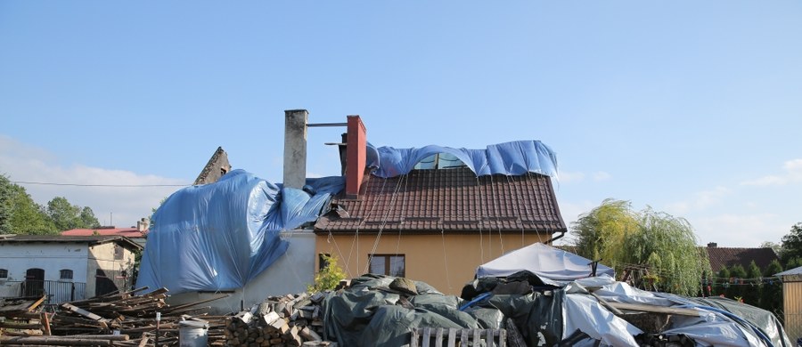 Dwie 15-latki podpaliły własny dom we wsi Zajączki niedaleko Ostródy w województwie warmińsko-mazurskim. Dziewczyny marzyły o wyprowadzeniu się ze wsi. 