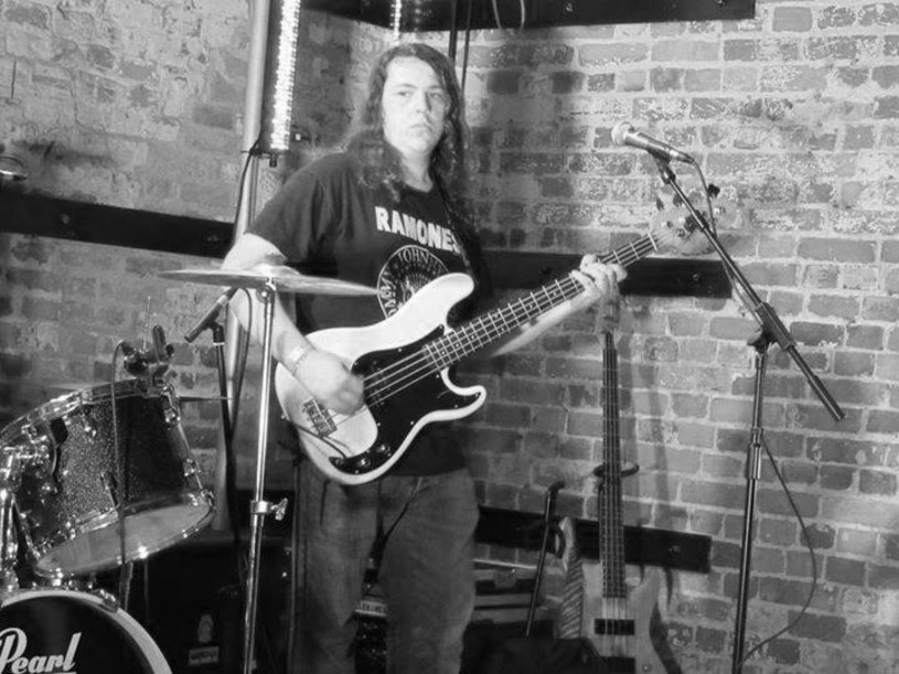 12 września w szpitalu w pobliżu Cardiff (Walia) zmarł Bryan Merrick, były basista punkowej grupy The Damned. Muzyk przegrał walkę z rakiem w wieku 56 lat.