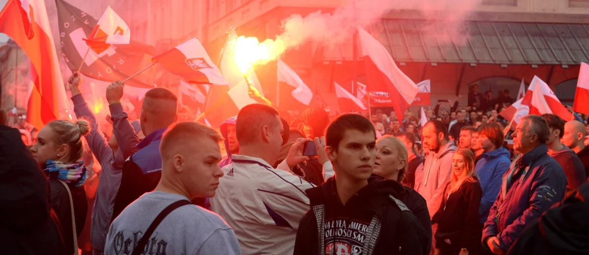 Będzie policyjne dochodzenie ws. nawoływania do nienawiści przez uczestników manifestacji przeciwko uchodźcom, zorganizowanej w sobotę w Warszawie - dowiedział się nieoficjalnie reporter RMF FM Krzysztof Zasada. Na razie trwa szczegółowa analiza materiałów filmowych i dźwiękowych, zarejestrowanych podczas demonstracji narodowców.