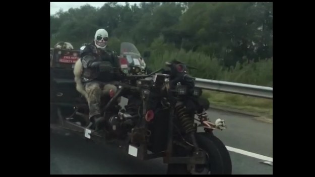 Film został nagrany przez innego motocyklistę jadącego autostradą w Wielkiej Brytanii. Pod nagraniem napisał on "To był najstraszniejszy motocyklista jakiego kiedykolwiek widziałem i wyprzedzałem".
