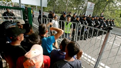 Granica węgiersko-serbska zamknięta, uchodźcy nie odpuszczają. Będzie nadzwyczajny szczyt UE?