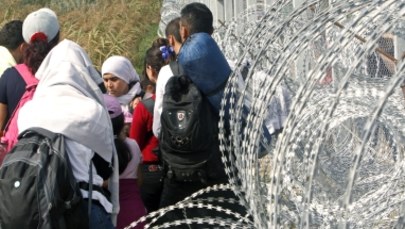Węgry: Są pierwsze sprawy karne wobec uchodźców za nielegalne przekroczenie granicy