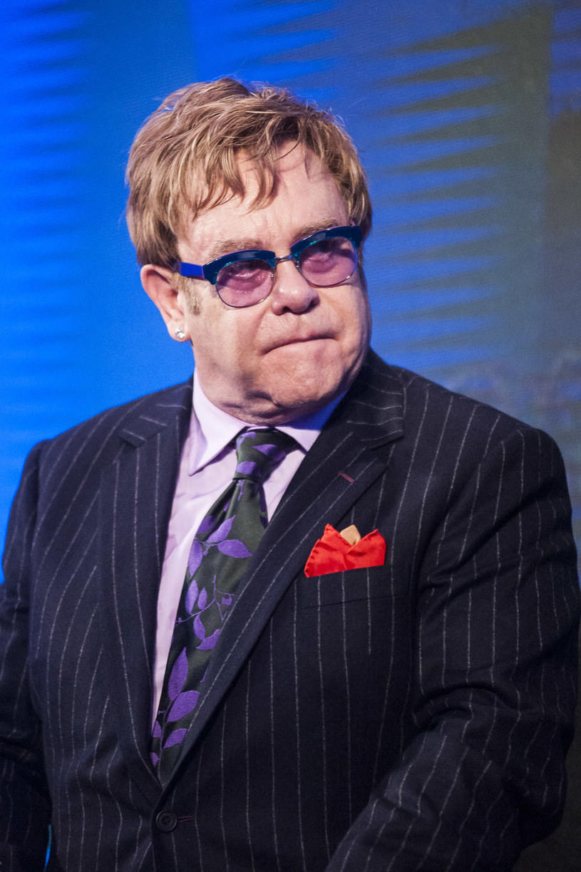 Elton John, który publicznie wyraził chęć spotkania się z Władimirem Putinem, oznajmił, że prezydent Rosji zadzwonił do niego. Jak się okazało, był to tylko żart znanych rosyjskich prezenterów telewizyjnych.
