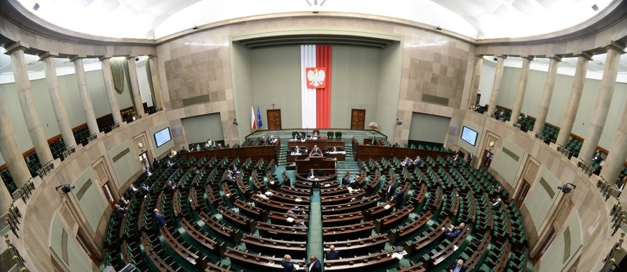 Dotychczasowi posłowie, samorządowcy, nauczyciele i rolnicy znaleźli się m.in. na szczecińskiej liście kandydatów PiS w wyborach do Sejmu. W czwartek w Szczecinie zaprezentowano kandydatów do Sejmu i Senatu.