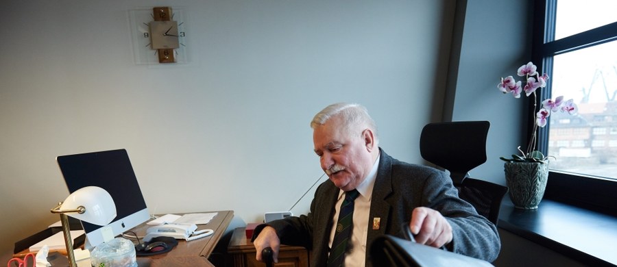 Lech Wałęsa deklaruje, że jest gotów zostać pośrednikiem między Rosją i Europą. W wywiadzie dla "Niezawisimej Gaziety" były prezydent Polski oświadczył, że zamierza poprosić prezydenta Rosji Władimira Putina o spotkanie i rozmowę.