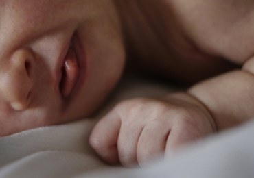Zabrze: 5-kilogramowy noworodek urodził się siłami natury w wodzie