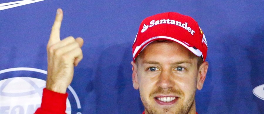 Czterokrotny mistrz świata Formuły 1 Niemiec Sebastian Vettel (Ferrari) wystartuje z pole position w niedzielnym wyścigu o Grand Prix Singapuru. Obok niego z pierwszej linii ruszy Australijczyk Daniel Ricciardo (RedBull-Renault). Kolejne miejsca w kwalifikacjach zajęli kierowcy tych samych ekip - Fin Kimi Raikkonen (Ferrari) oraz Rosjanin Daniił Kwiat (RedBull-Renault).