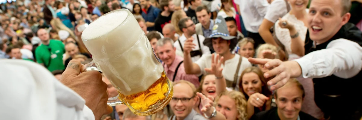 Święto piwa – Oktoberfest - uroczyście rozpoczęto dzisiaj w Monachium. Organizatorzy spodziewają się, że do 4 października błonia Theresienwiese odwiedzi około 6 milionów osób. To już 182 edycja największego festynu piwa na świecie. 