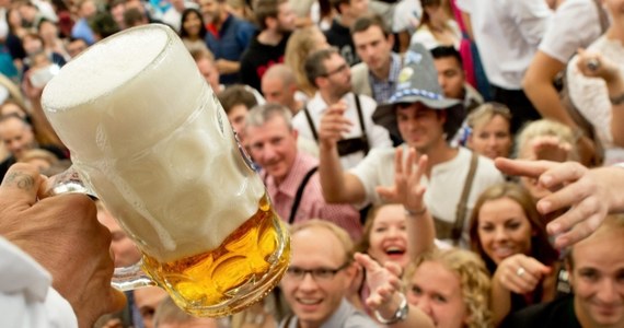 Święto piwa – Oktoberfest - uroczyście rozpoczęto dzisiaj w Monachium. Organizatorzy spodziewają się, że do 4 października błonia Theresienwiese odwiedzi około 6 milionów osób. To już 182 edycja największego festynu piwa na świecie. 