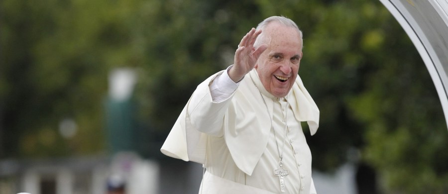 Niech Kuba podąża drogą sprawiedliwości, pokoju, wolności i pojednania- powiedział papież Franciszek po przybyciu do Hawany. W przemówieniu podczas ceremonii powitania mówił, że poprawa stosunków między Kubą a USA powinna być wzorem dla świata.