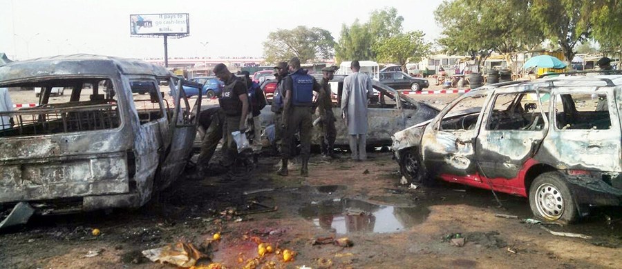 Trzy silne eksplozje wstrząsnęły w niedzielę miastem Maiduguri, stolicą położonego na północnym wschodzie Nigerii stanu Borno. O przeprowadzenie ataków władze podejrzewają islamistów z Boko Haram.