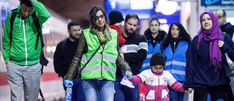 Polska miałaby przyjąć uchodźców dobrowolnie. Ich proponowana obecnie całościowa liczba jest trochę mniejsza od tej, którą pierwotnie przedstawiła Komisja Europejska (9287 uchodźców z Grecji, Włoch i Węgier). Według wstępnych wyliczeń może to być mniej o 150 do 700 osób. 