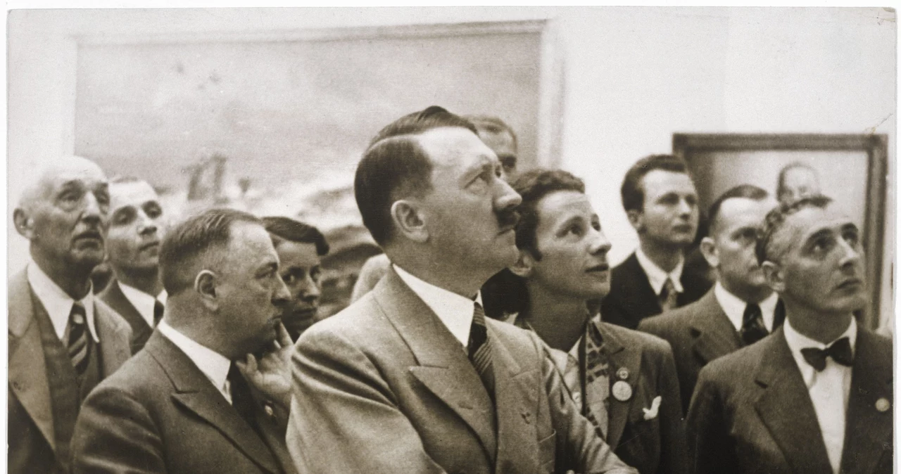 Adolf Hitler w galerii sztuki w Monachium, lipiec 1937 roku