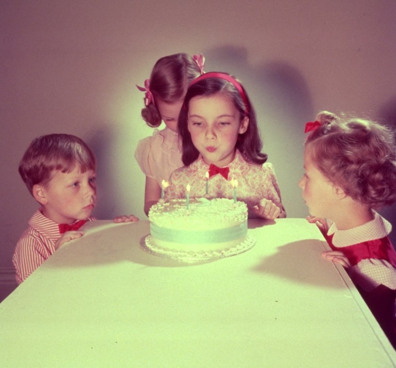 Po latach procesów sądowych utwór najsłynniejsza piosenka urodzinowa - "Happy Birthday" znalazła się w domenie publicznej.  
