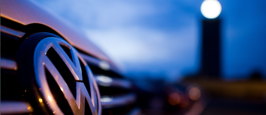 Niemiecki minister transportu Alexander Dobrindt potwierdził, że skandal z manipulowaniem przez Volkswagena pomiarem emisji spalin w samochodach z silnikami dieslowskimi dotyczy także pojazdów tego koncernu w Europie.