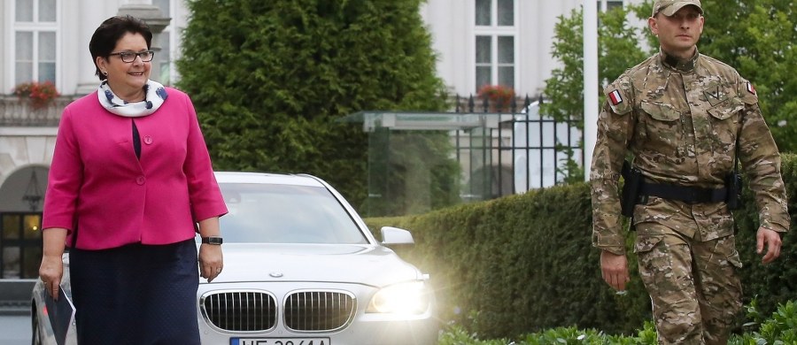 "Zastrzeżenia prezydenta co do ustaleń na szczycie w Brukseli nie zostały rozwiane" - powiedział  Krzysztof Szczerski doradca do spraw polityki zagranicznej. Spotkanie Andrzeja Dudy z szefową MSW Teresą Piotrowską w Pałacu Prezydenckim trwało półtorej godziny. "Przebiegało w atmosferze troski o bezpieczeństwo Polski" - dodał Szczerski. 