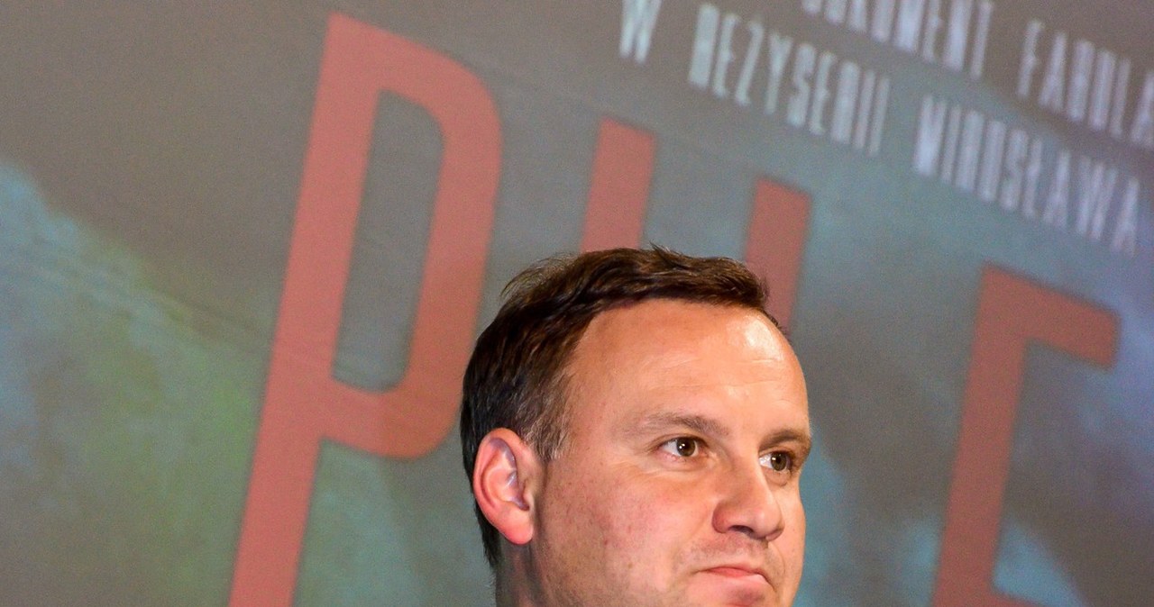 Prezydent Andrzej Duda uczestniczył w czwartek, 24 września, w pokazie filmu "Pilecki" w Muzeum Powstania Warszawskiego. Fabularyzowany dokument o rtm. Witoldzie Pileckim, który aby zebrać informacje o Auschwitz, dobrowolnie dał się tam uwięzić, wchodzi do kin w piątek.