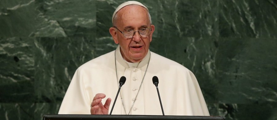 Papież Franciszek występując na forum Zgromadzenia Ogólnego ONZ wezwał światowych przywódców do zawarcia "skutecznego" porozumienia ws. klimatu, do walki z wykluczeniem społecznym i do przeciwdziałania konfliktom zbrojnym i handlowi narkotykami. "Wszelka szkoda uczyniona środowisku jest szkodą wyrządzoną ludzkości" - podkreślił.