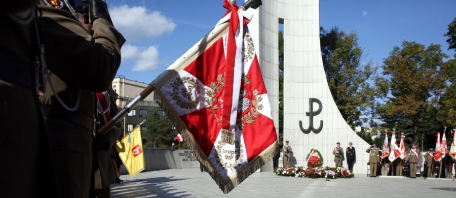 Ilekroć obchodzimy oficjalnie ustanowiony 17 lat temu jako święto narodowe Dzień Polskiego Państwa Podziemnego (a środowiska patriotyczne  i kombatanckie, z którymi jestem związany zawsze wspominały 27 września 1939 roku), tylekroć ze smutkiem myślę o dzisiejszych sporach politycznych nie dlatego, że uważam je za niewłaściwe, ale z powodu nieumiejętności uzgodnienia przez nasze partie choćby kilku sfer życia publicznego wyłączonych z bieżących przepychanek.