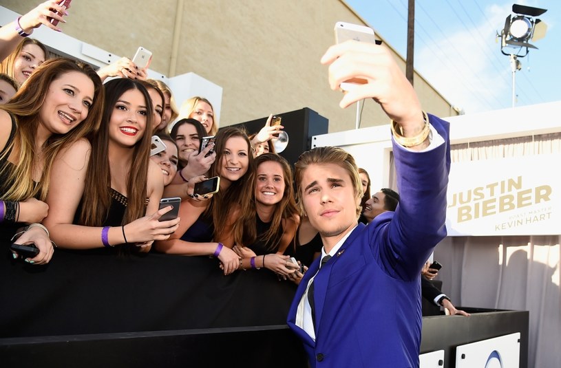 Justin Bieber zwrócił się do swoich fanów, by ci okazywali mu szacunek, gdy chcą zrobić sobie z nim zdjęcie. 