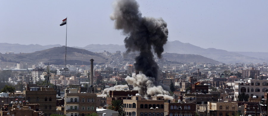 Ponad 130 cywilów zginęło w południowo-zachodnim Jemenie w ataku powietrznym na wesele, przypisywanym lotnictwu koalicji pod wodzą Arabii Saudyjskiej. Koalicja zapewnia jednak, że od kilku dni nie prowadziła w tym rejonie nalotów.