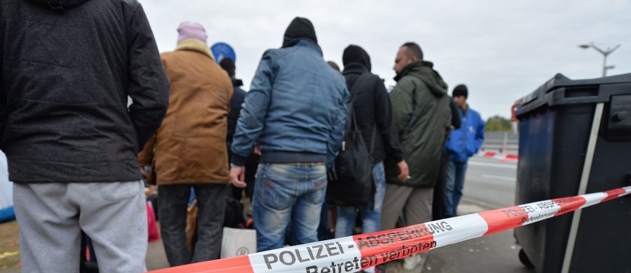 Do 437 ataków na ośrodki dla uchodźców doszło od początku roku w Niemczech - poinformował Federalny Urząd Kryminalny (BKA) w Wiesbaden. To ponad dwukrotnie więcej niż w całym roku 2014. W 26 przypadkach sprawcy dokonali podpaleń, większość przestępstw to uszkodzenie mienia.