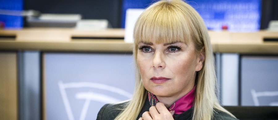 Elżbieta Bieńkowska – unijna komisarz ds. przemysłu przyjmuje dziś na dywaniku Herberta Diessa, szefa zarządu marki Volkswagen. Co może zrobić w sprawie afery związanej z tym koncernem, która w ostatnich dniach zbulwersowała opinię publiczną?