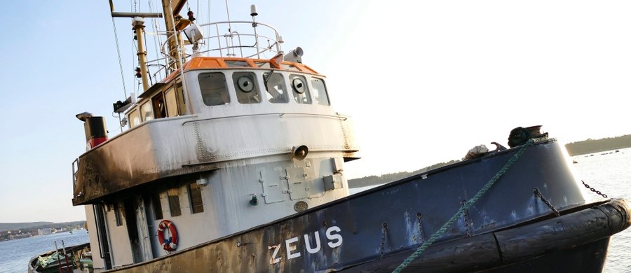 Dwaj marynarze, którzy przeżyli pożar na holowniku Zeus wrócili już do Szczecina. Jeszcze w tym tygodniu mają stawić się w prokuraturze. Śledczy wszczęli dochodzenie w sprawie tragicznego w skutkach pożaru. Zginęło w nim czterech polskich marynarzy. 