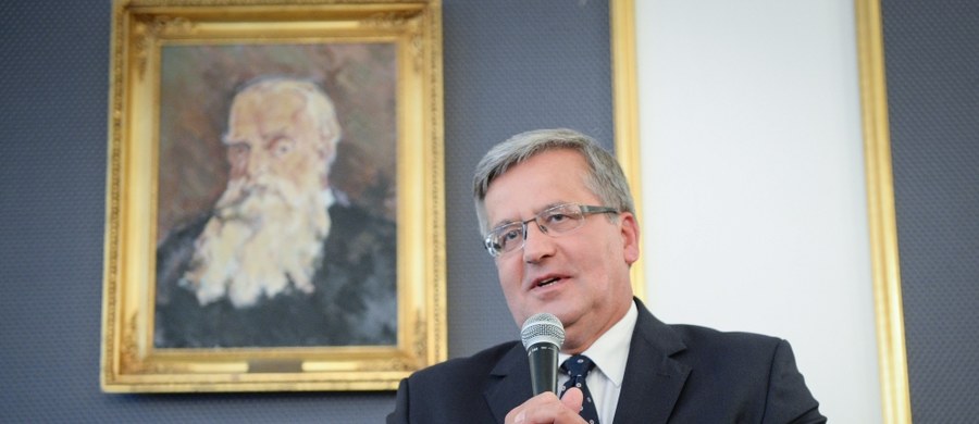 Bronisław Komorowski w ostatnich miesiącach prezydentury na nagrody dla swoich współpracowników przeznaczył 101 tysięcy złotych - donosi czwartkowy "Fakt". Najwięcej, bo aż 14 tysięcy złotych dostał były szef prezydenckiej kancelarii Jacek Michałowski. O tysiąc mniej trafiło do sekretarzy stanu - wylicza dziennik.