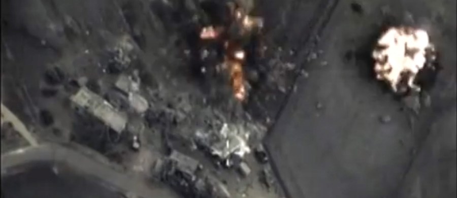 Rosja przerzuciła na lotnisko koło Latakii na północnym zachodzie Syrii pełnowartościową mieszaną grupę lotniczą, składającą się z samolotów i śmigłowców - poinformował dziennik "Kommiersant", powołując się na źródło wojskowe w Moskwie. Rozmówca gazety przekazał, że w skład grupy weszły samoloty szturmowo-bombowe Su-24M, szturmowe Su-25SM oraz wielozadaniowe Su-30SM i Su-34, a także ciężkie śmigłowce bojowe Mi-24 i wielozadaniowe Mi-8. Rosyjscy eksperci ostrzegają tymczasem, że Rosja stanie się teraz celem dżihadystów z Państwa Islamskiego.