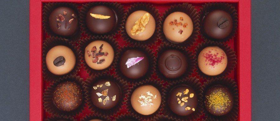 Dyrektor Polskiej Agencji Rozwiązywania Problemów Alkoholowych Krzysztof Brzózka postanowił zająć się czekoladkami z alkoholem w składzie – pisze „Rzeczpospolita”. „Pół kilograma czekoladek z alkoholem to tyle co kufel piwa. Pewnie nikt tyle nie zje. Jednak nawet niewielka ilość alkoholu jest groźna dla osób zażywających leki” – tłumaczy urzędnik.  