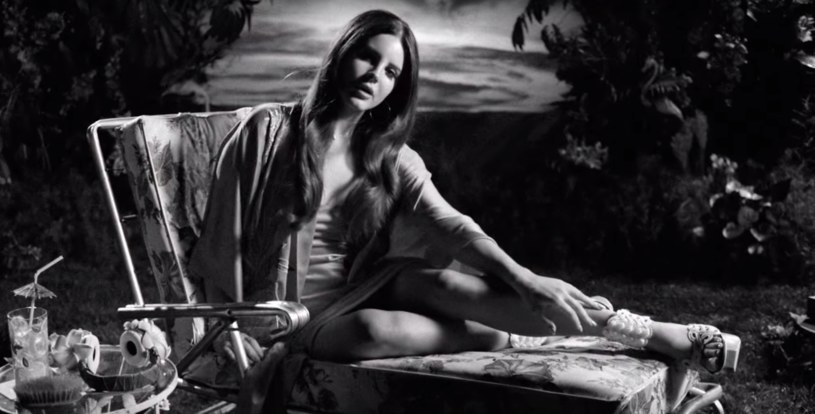 Pod koniec września Lana Del Rey pochwaliła się kolejnym teledyskiem. Tym razem nagrano obraz do utworu "Music To Watch Boys To".
